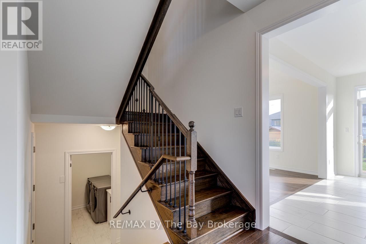 206 MAPLESIDE DRIVE Image 17