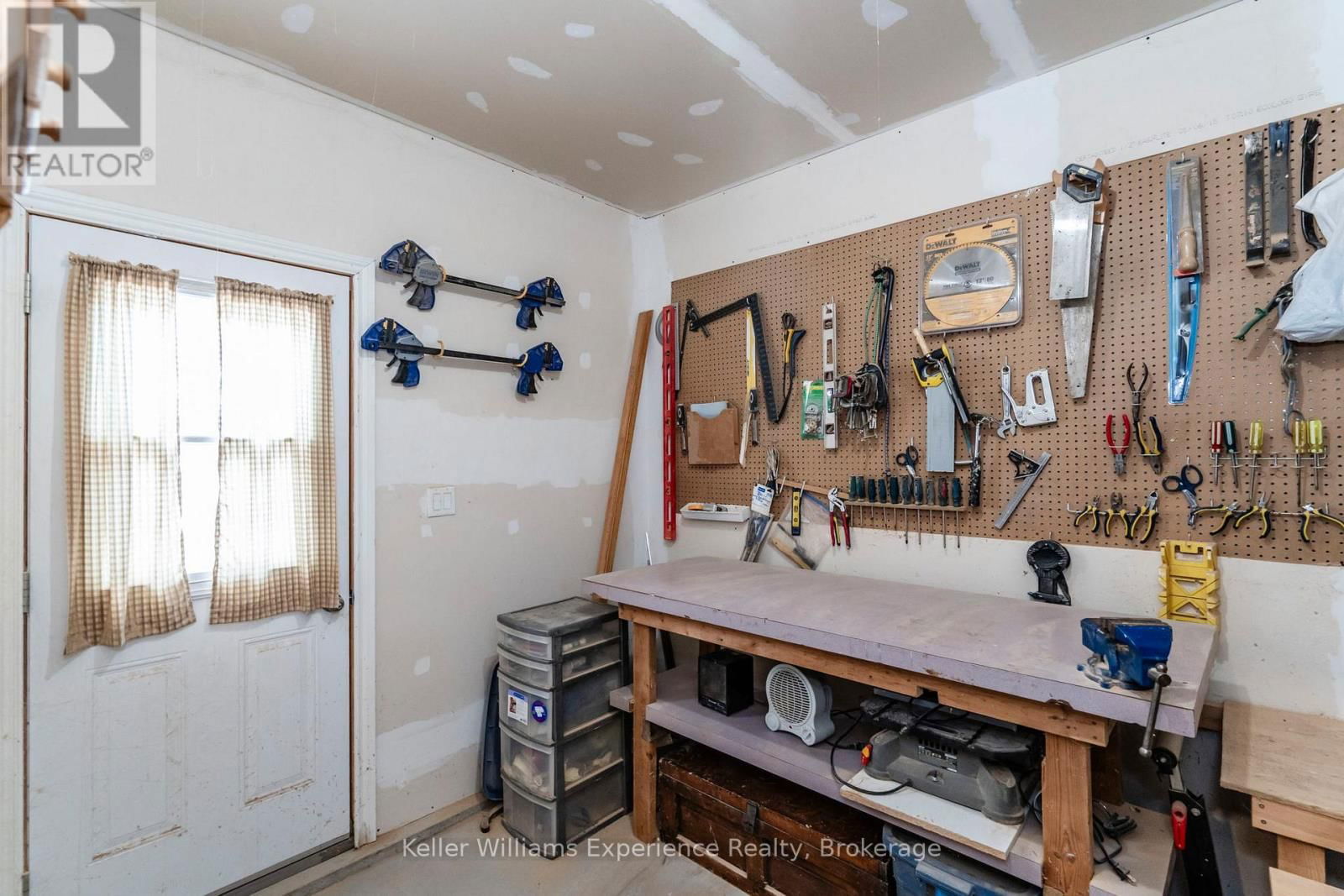 62 MCDERMITT TRAIL Image 30