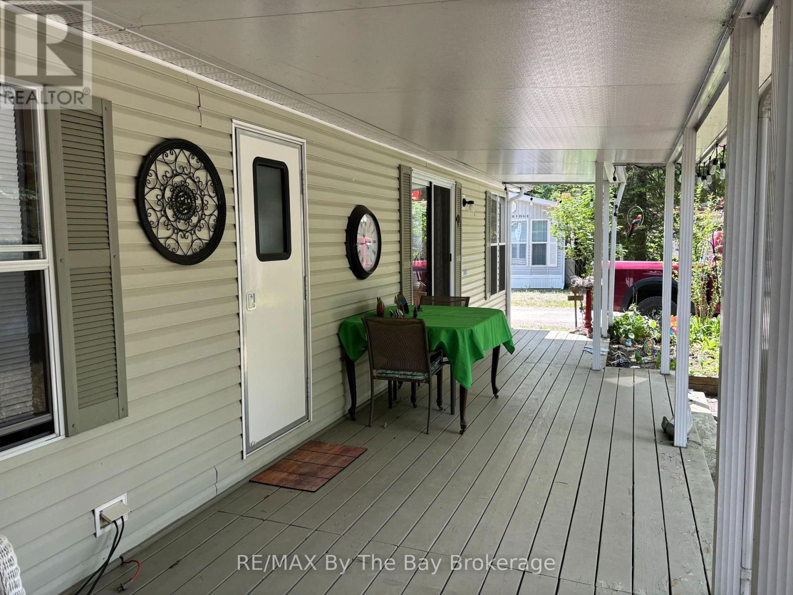 154 - 85 THEME PARK DRIVE Image 12