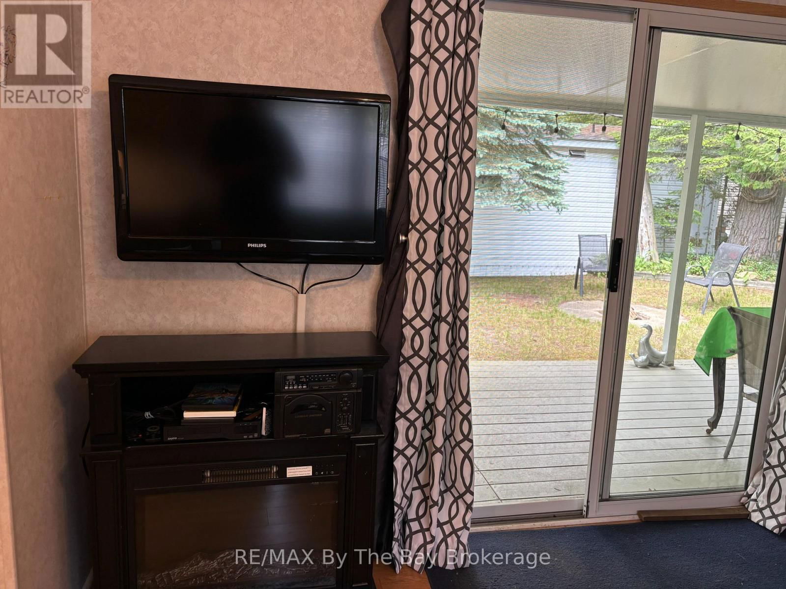 154 - 85 THEME PARK DRIVE Image 19