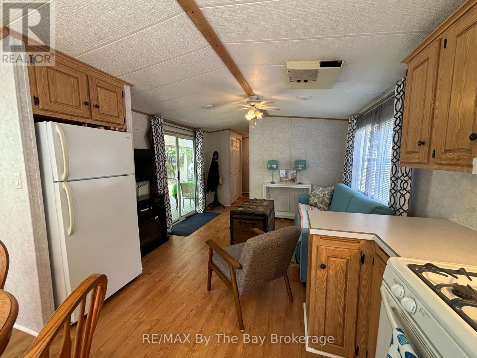 154 - 85 THEME PARK DRIVE Image 20