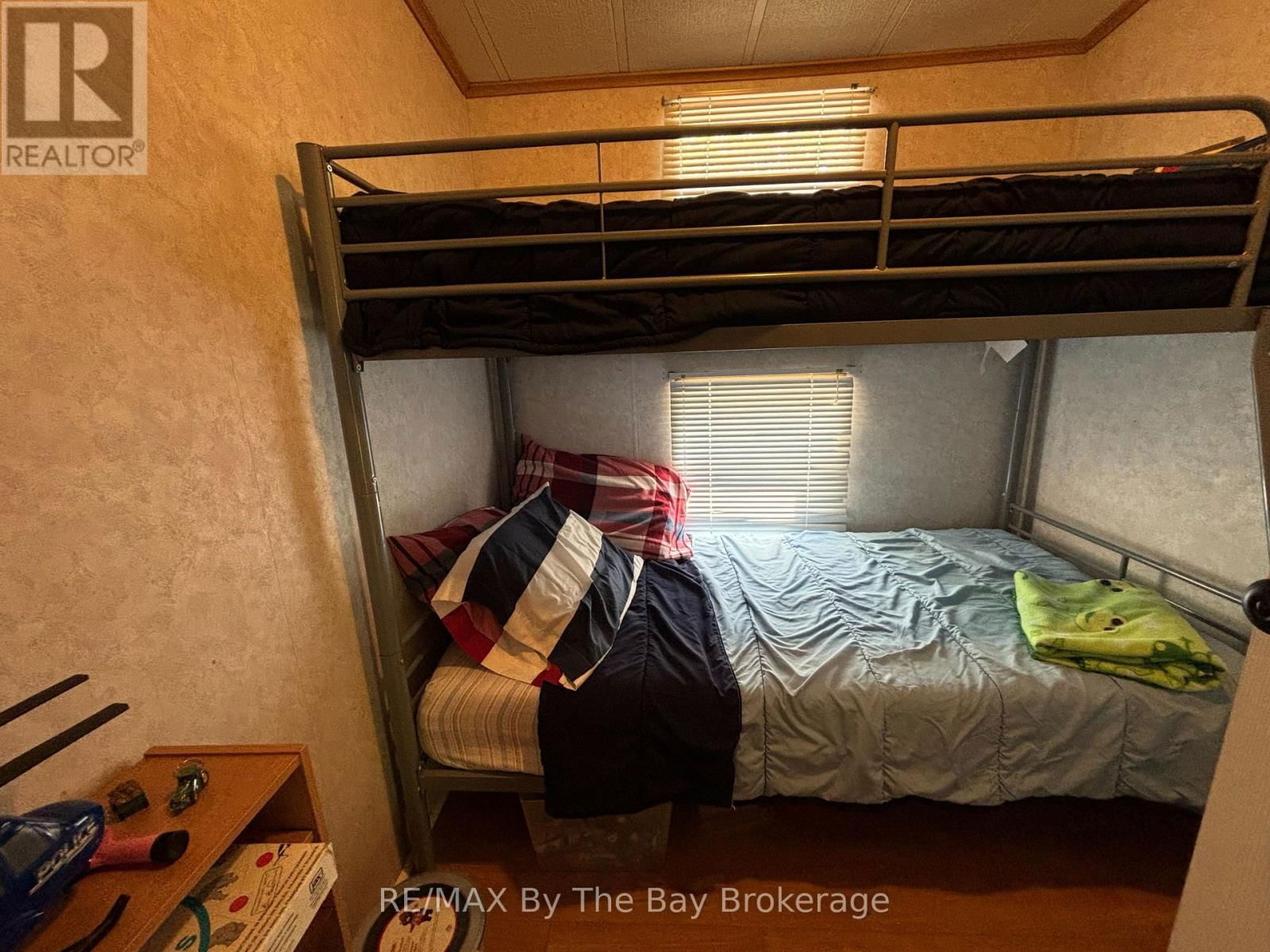 154 - 85 THEME PARK DRIVE Image 22