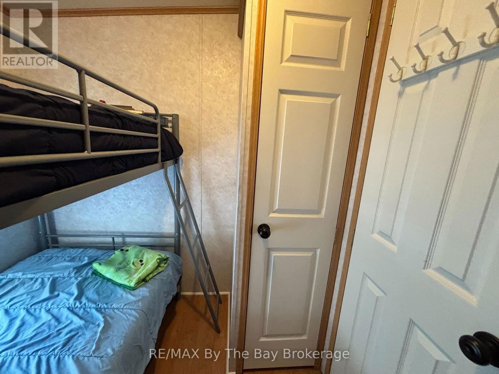 154 - 85 THEME PARK DRIVE Image 25