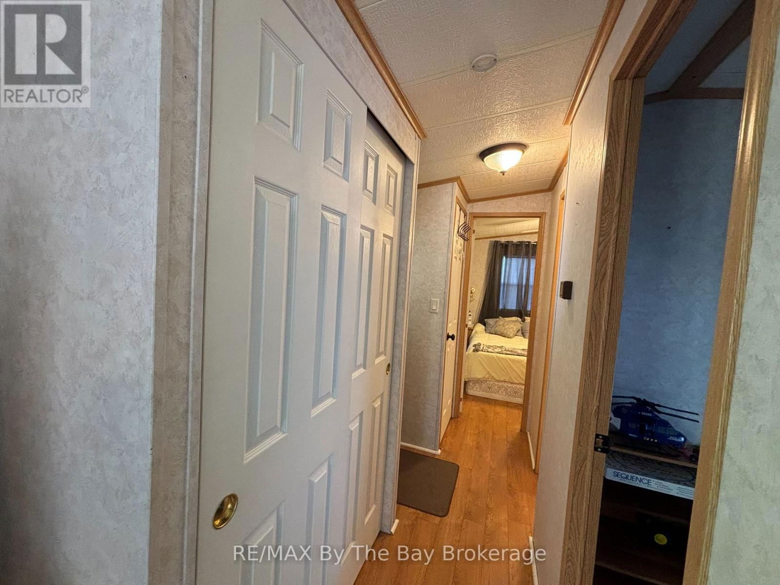 154 - 85 THEME PARK DRIVE Image 26