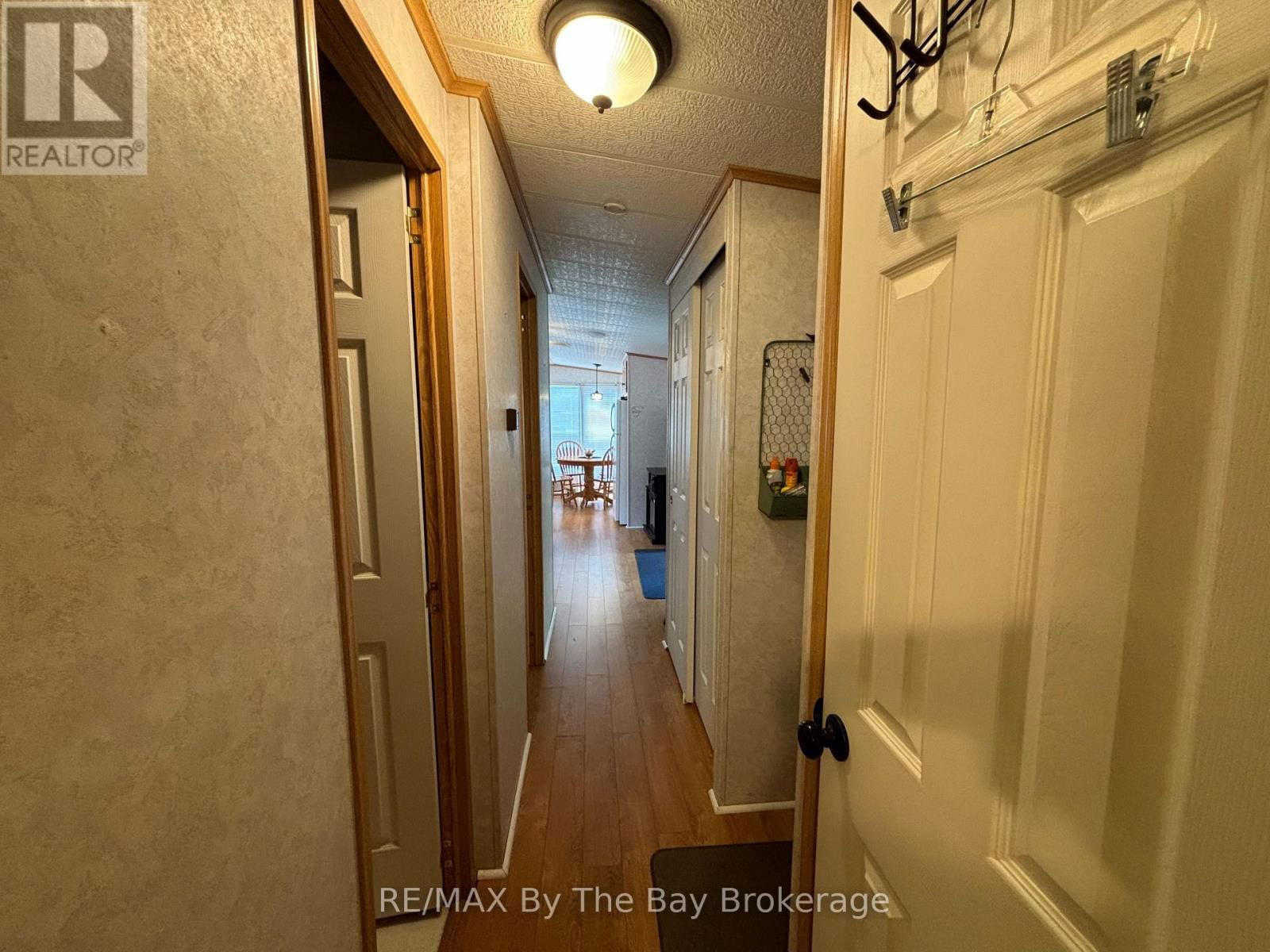154 - 85 THEME PARK DRIVE Image 29
