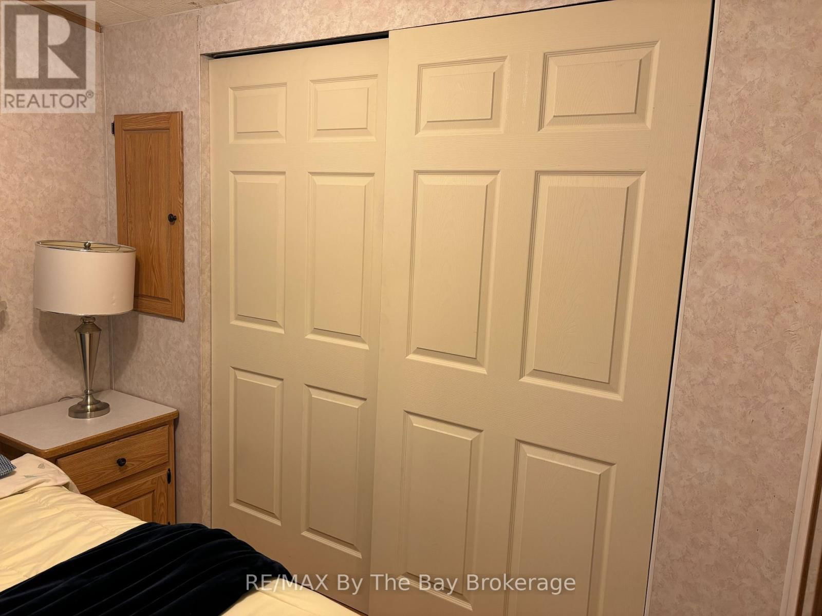 154 - 85 THEME PARK DRIVE Image 32
