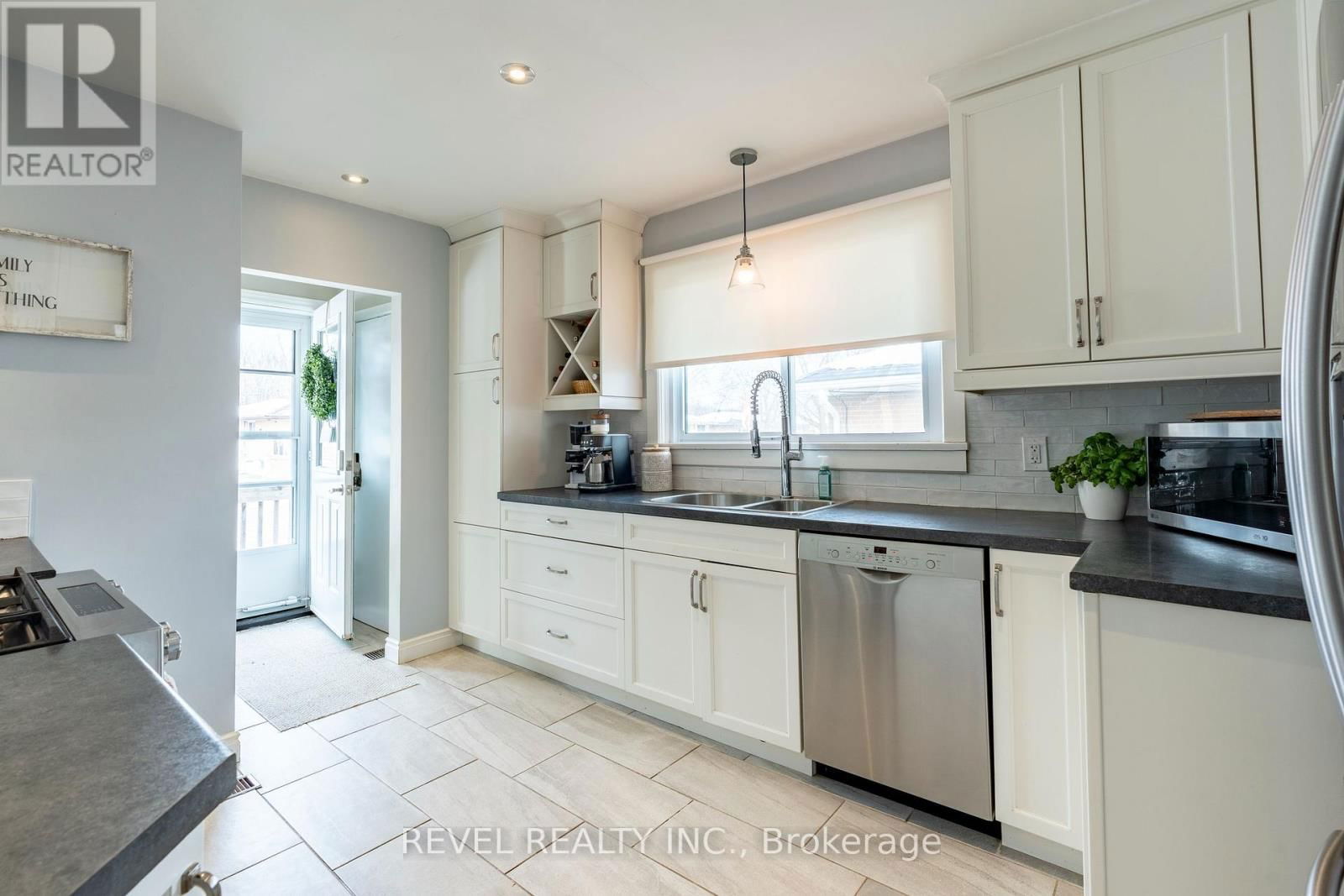 34 BOTHWELL CRESCENT Image 12