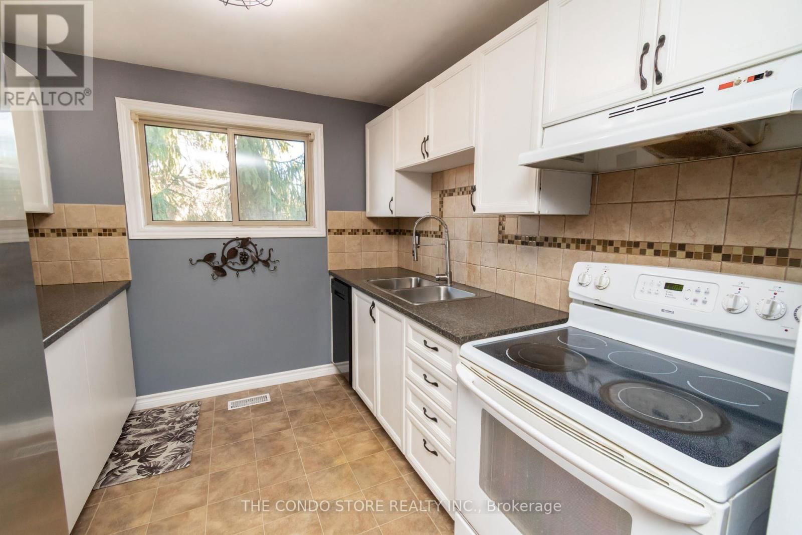 32 - 10 SAWMILL ROAD Image 9