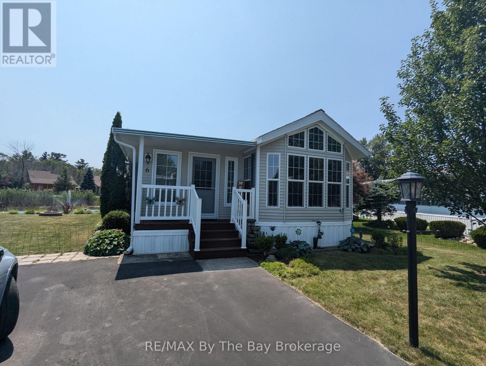 6 HURON CIRCLE Image 1