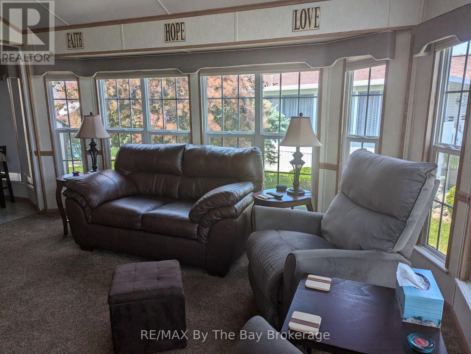 6 HURON CIRCLE Image 11