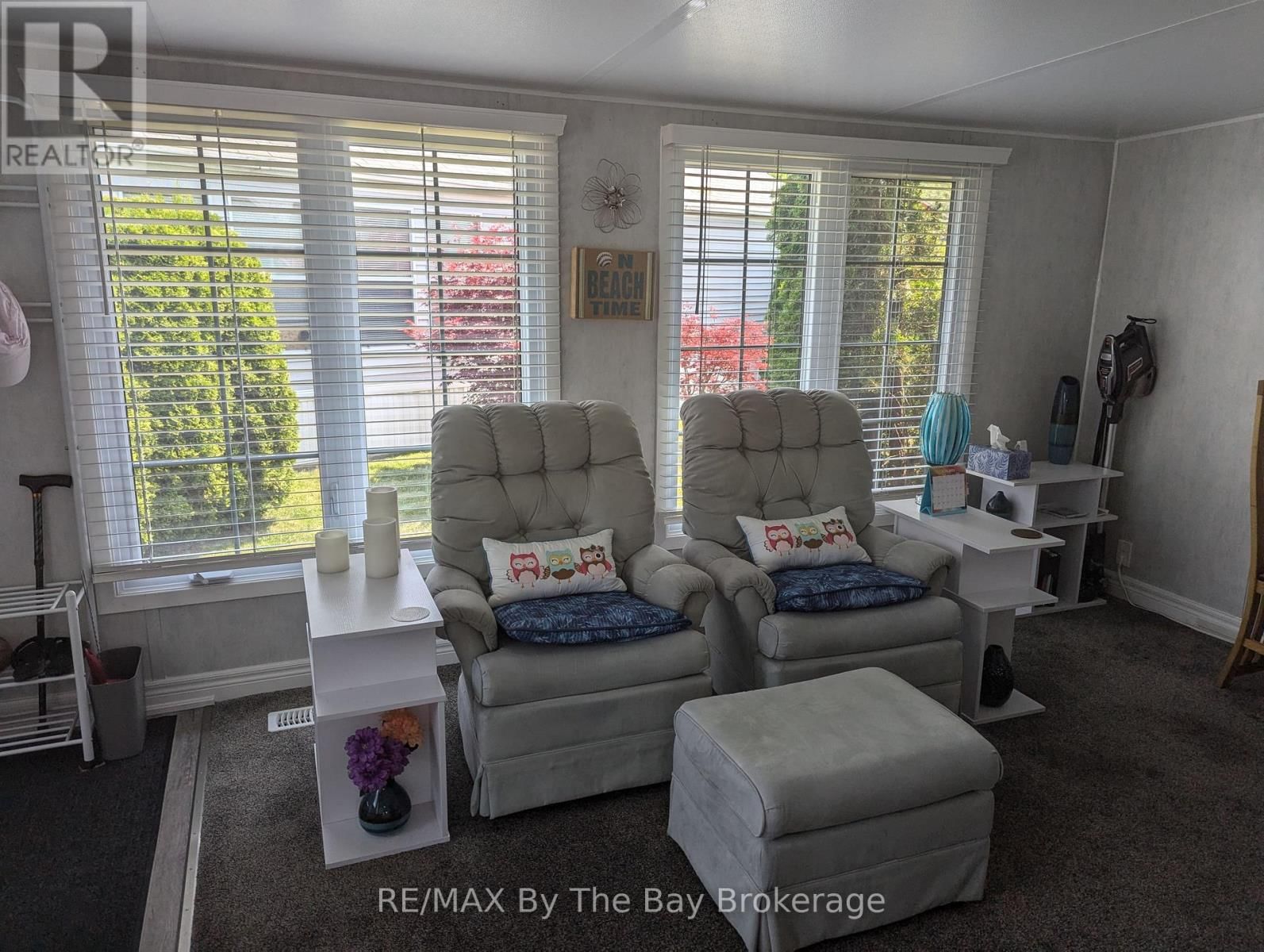 6 HURON CIRCLE Image 12