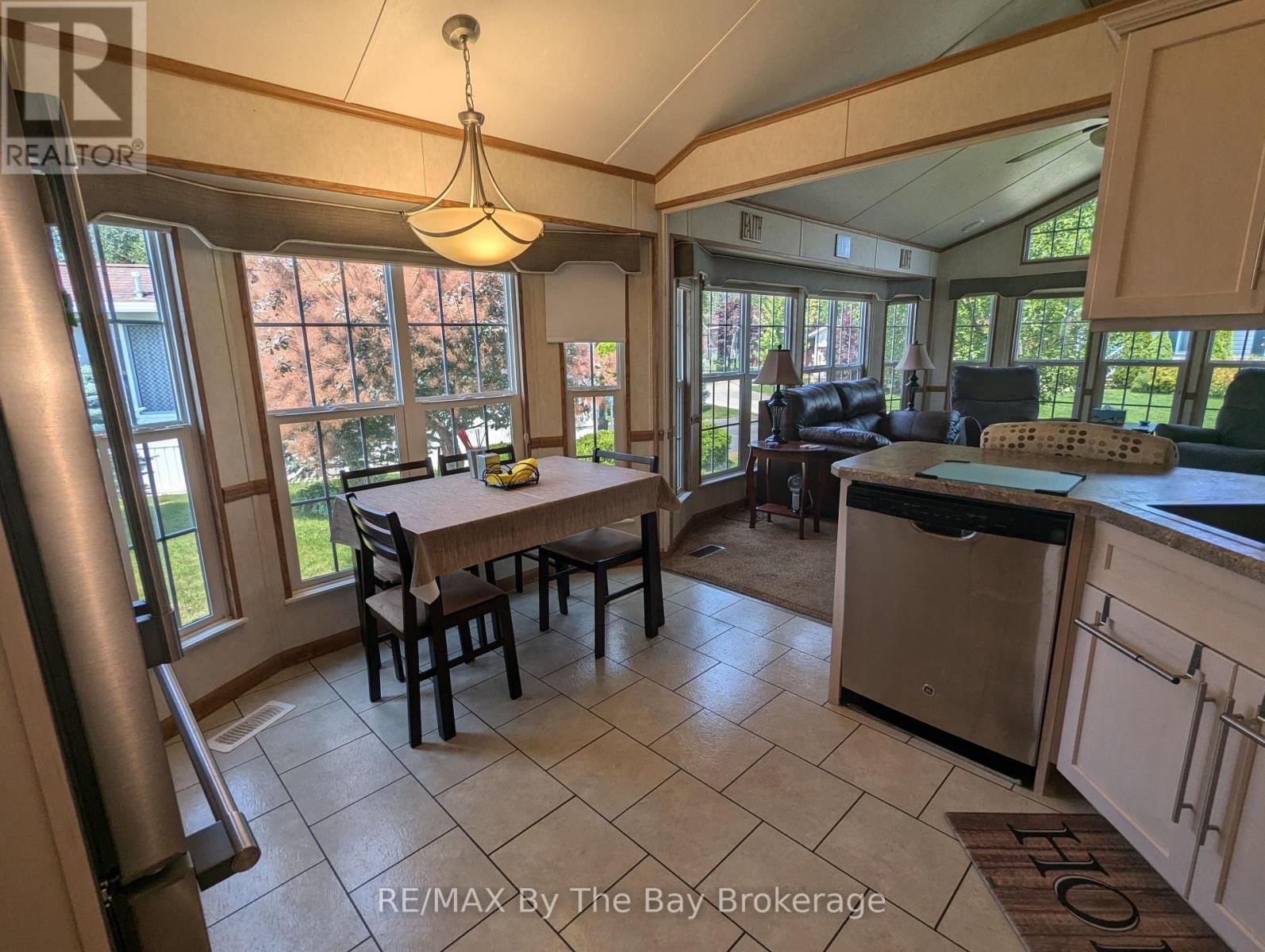 6 HURON CIRCLE Image 14