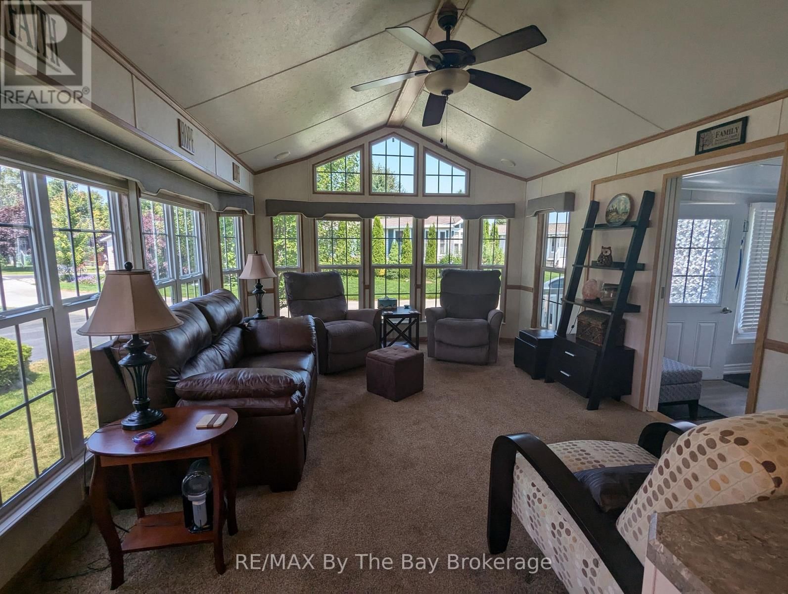 6 HURON CIRCLE Image 15