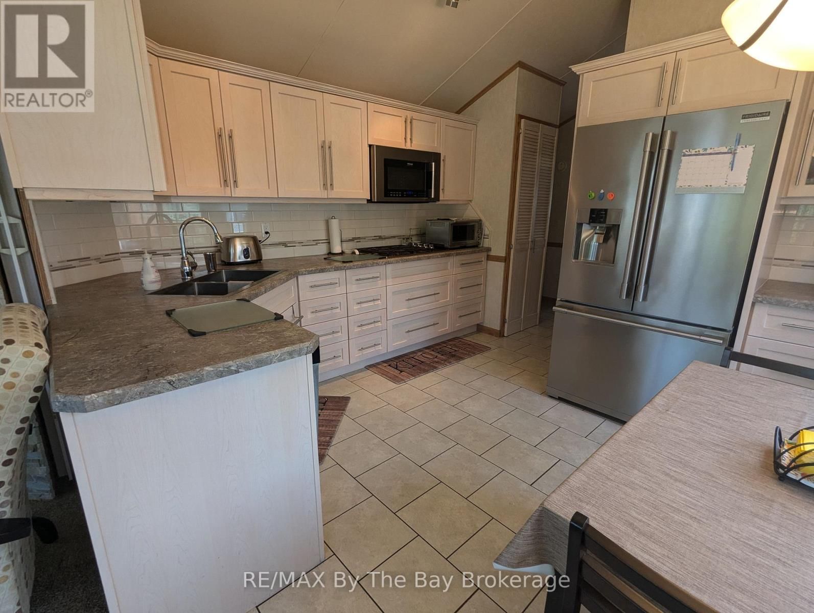 6 HURON CIRCLE Image 17