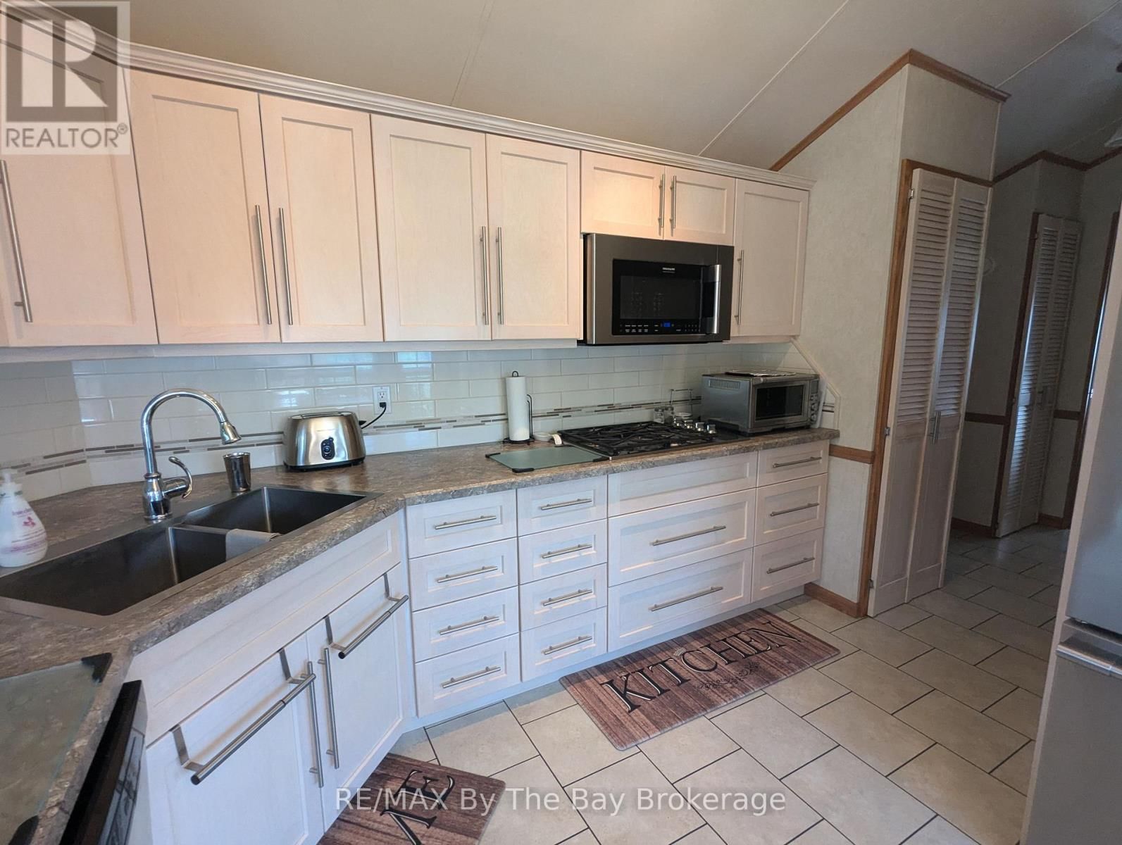 6 HURON CIRCLE Image 19