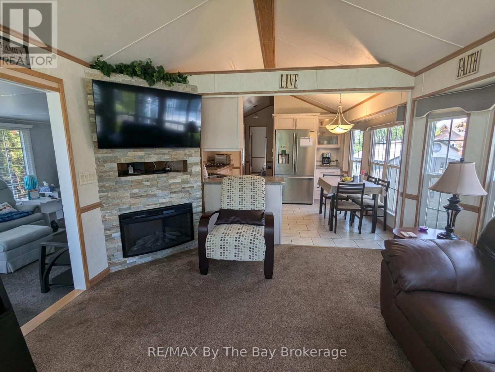 6 HURON CIRCLE Image 20