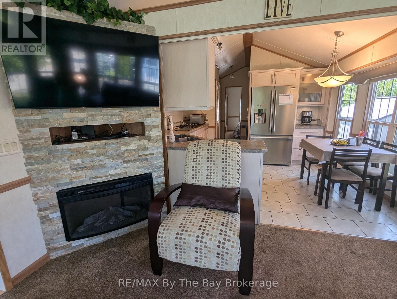 6 HURON CIRCLE Image 21