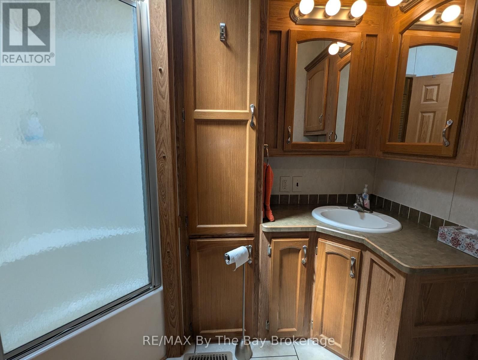 6 HURON CIRCLE Image 23