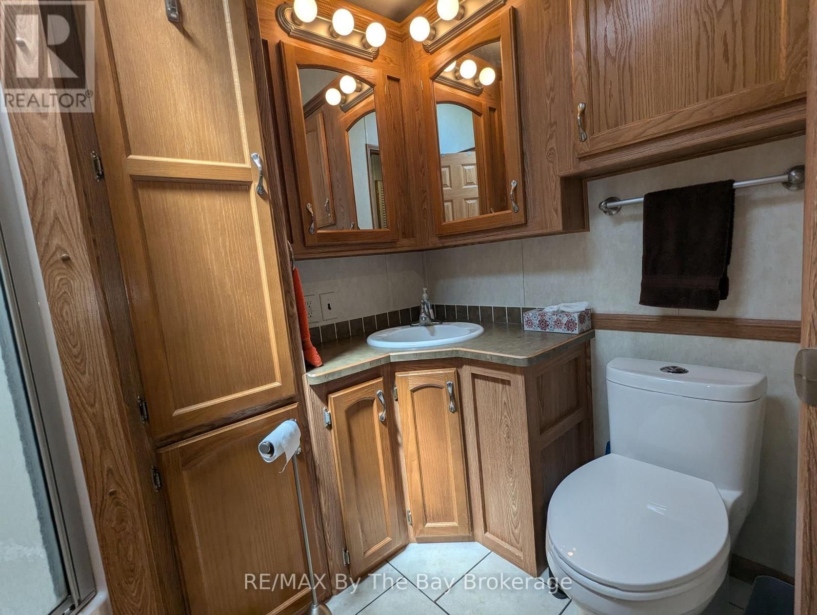6 HURON CIRCLE Image 24
