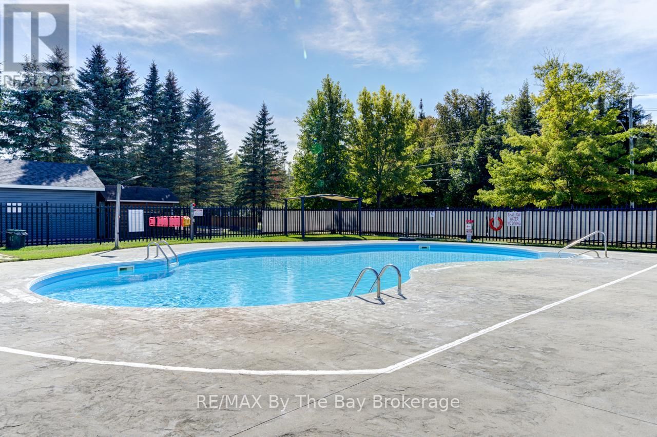 6 HURON CIRCLE Image 36