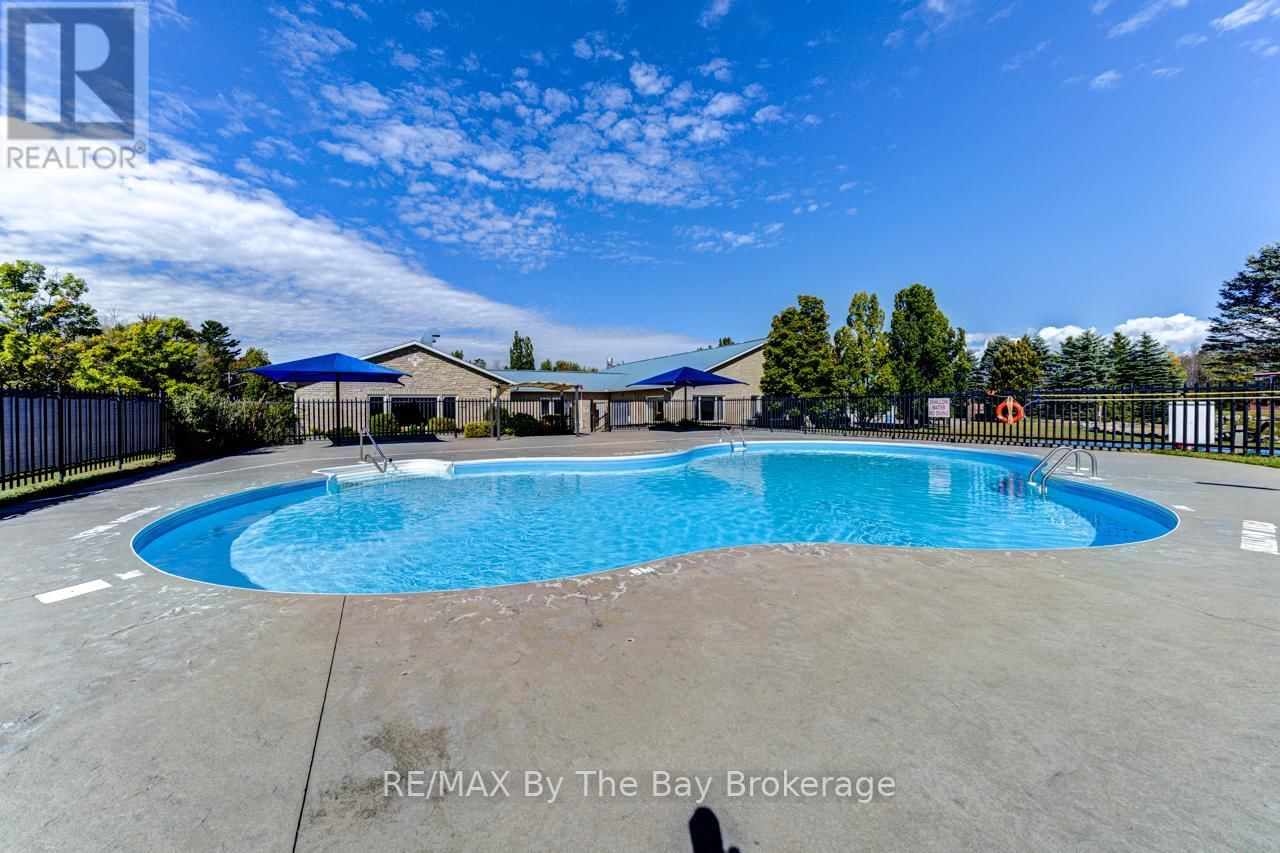 6 HURON CIRCLE Image 39