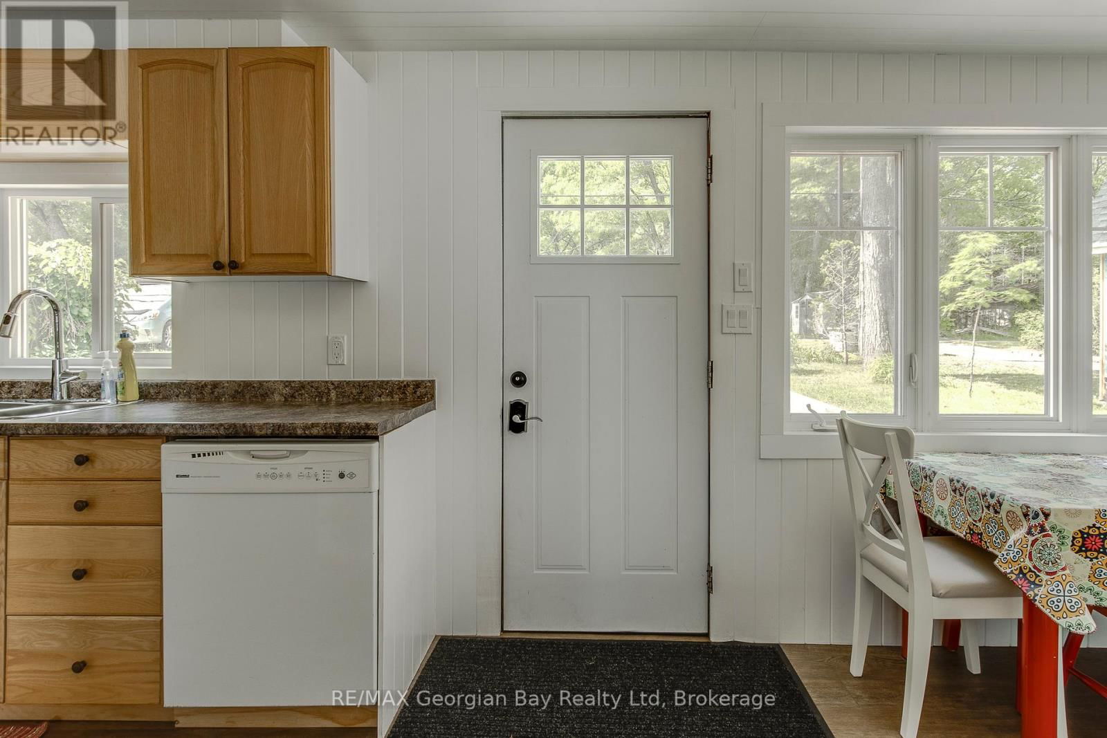 83 BEACH ROAD Image 3