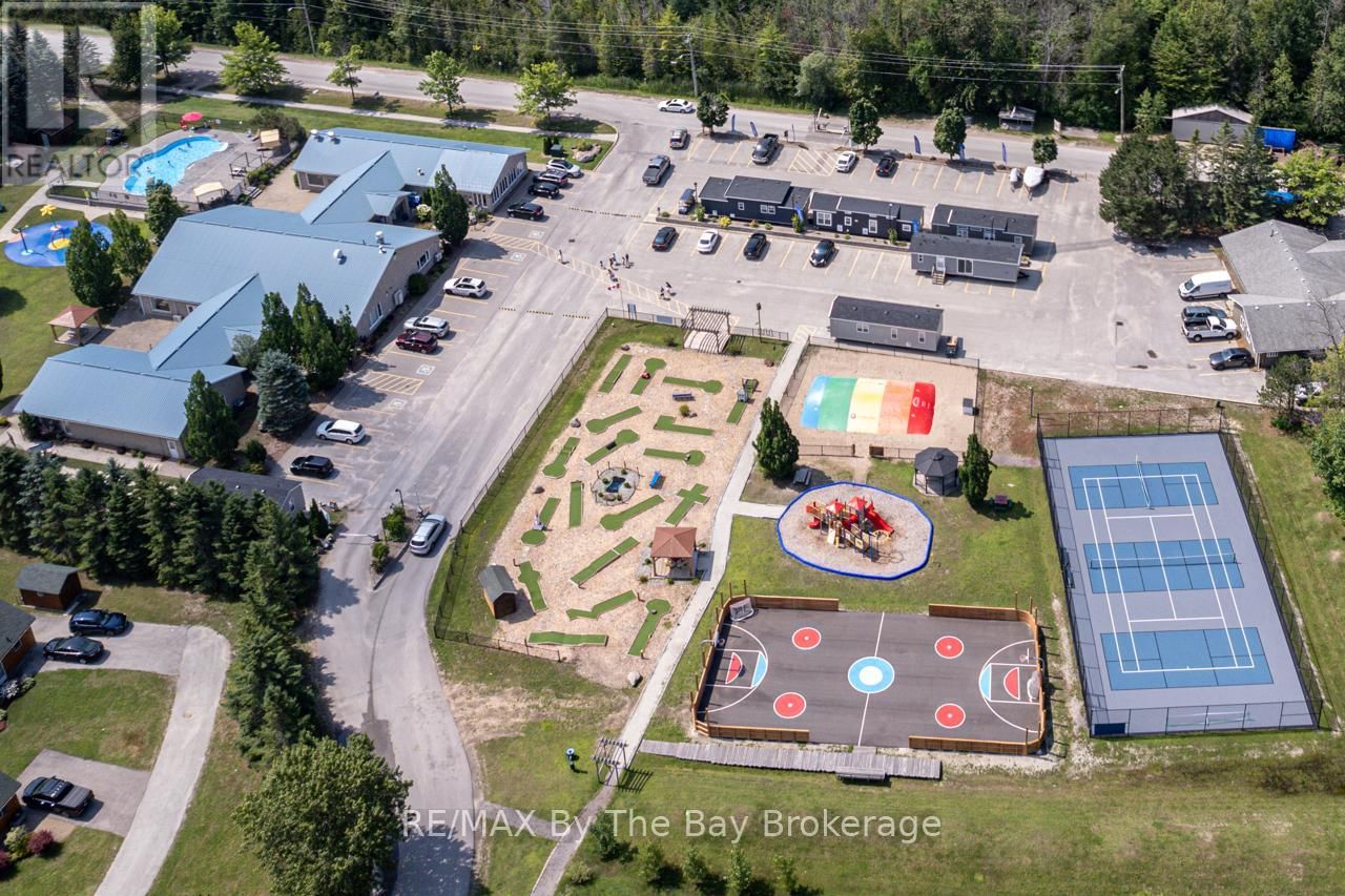 G4 - 85 THEME PARK DRIVE Image 2