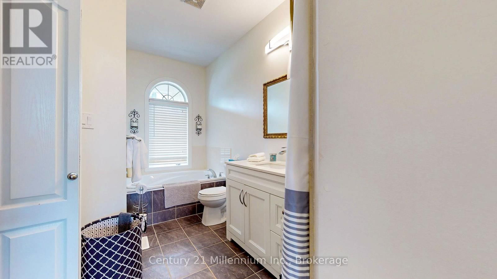 7 CLUBHOUSE DRIVE Image 30