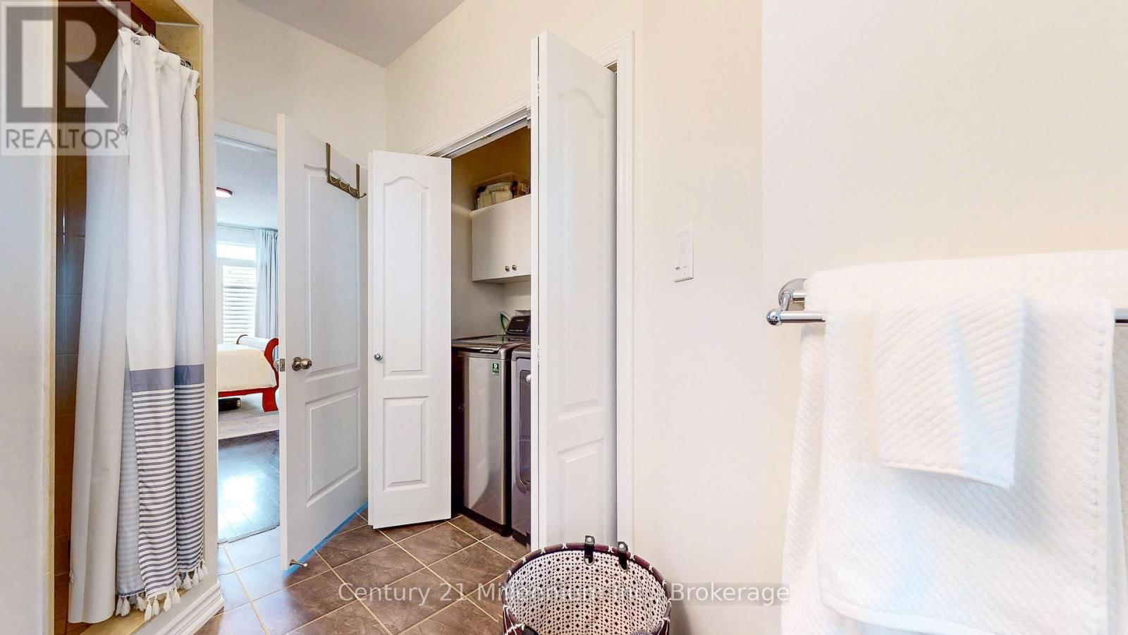 7 CLUBHOUSE DRIVE Image 31