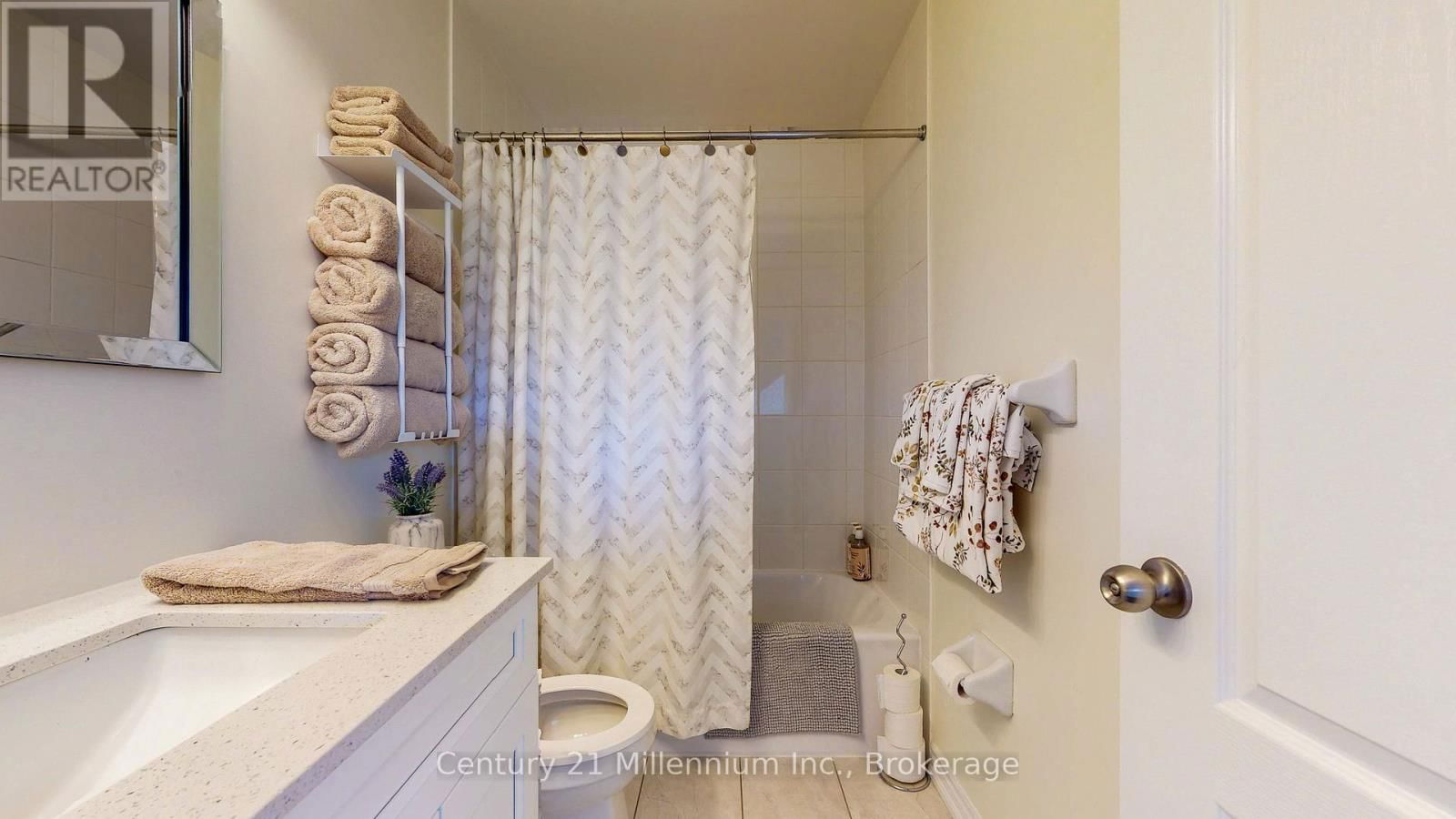 7 CLUBHOUSE DRIVE Image 34