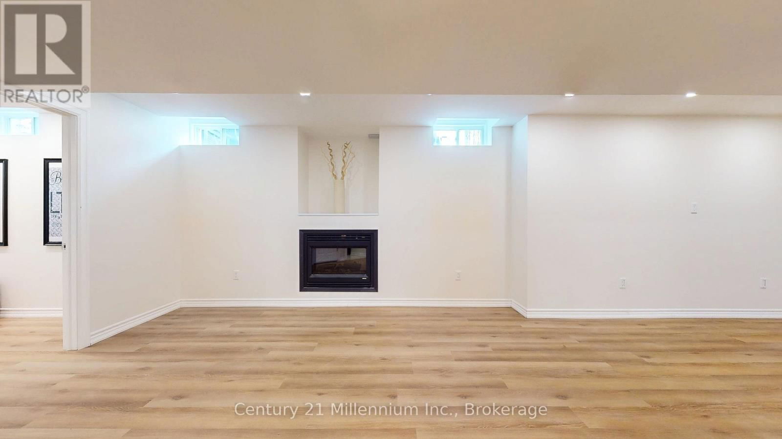 7 CLUBHOUSE DRIVE Image 36