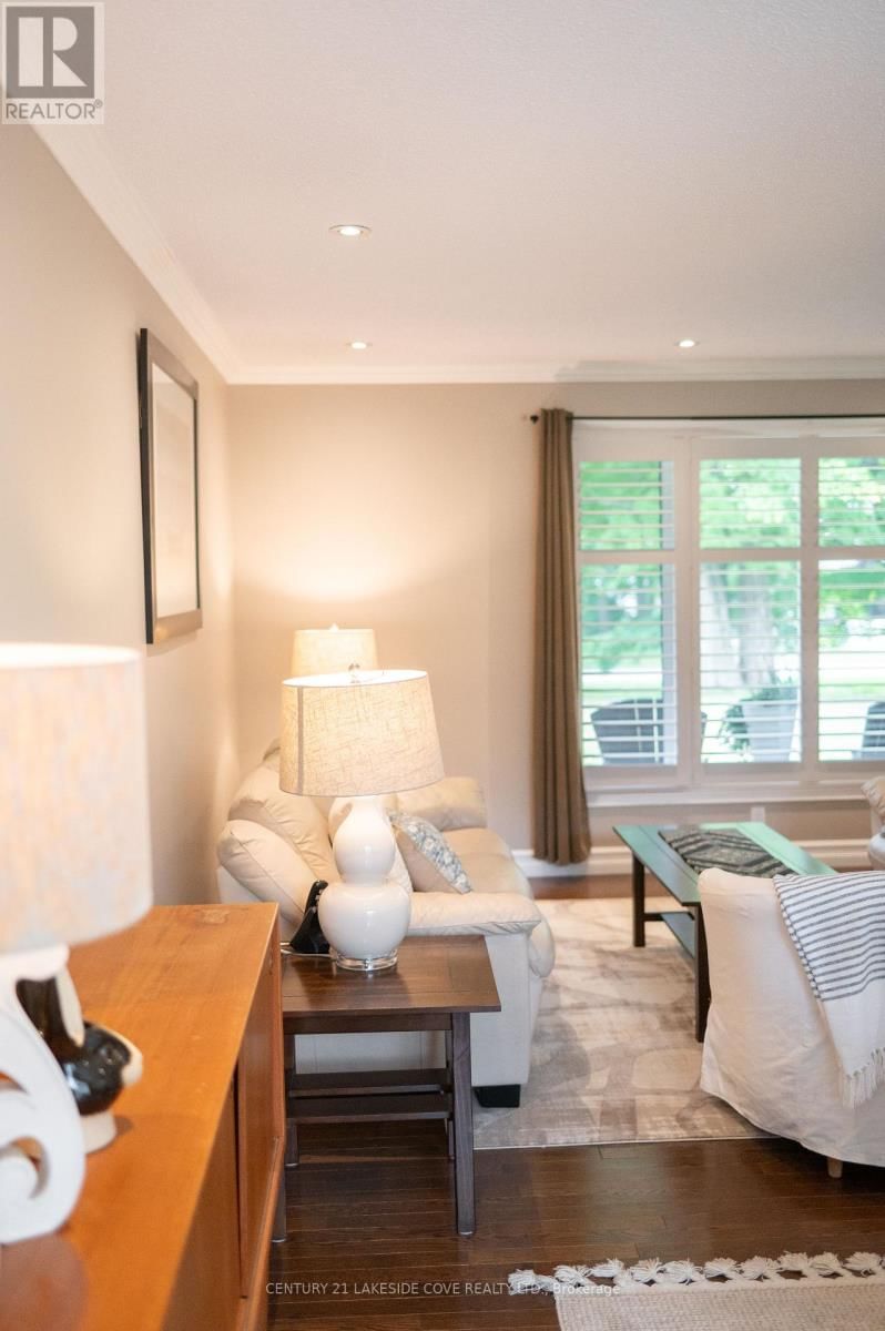 27 THICKETWOOD PLACE Image 10