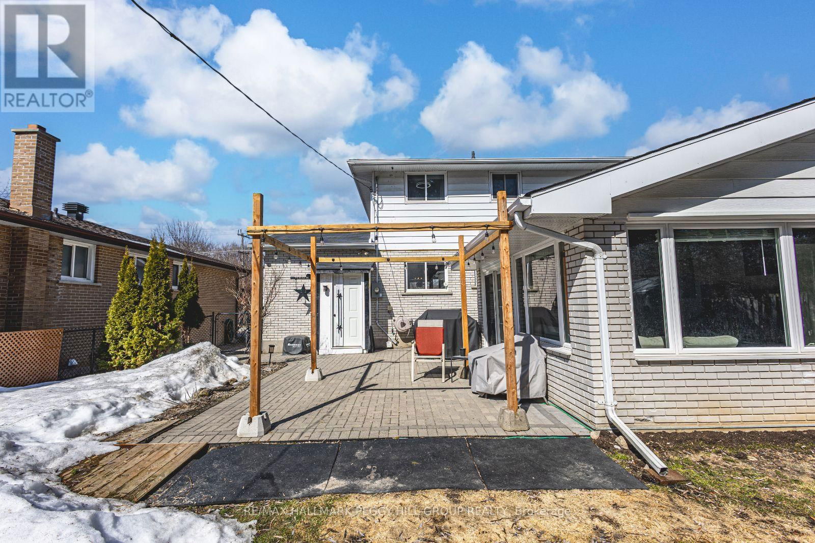 233 GROVE STREET EAST Image 18