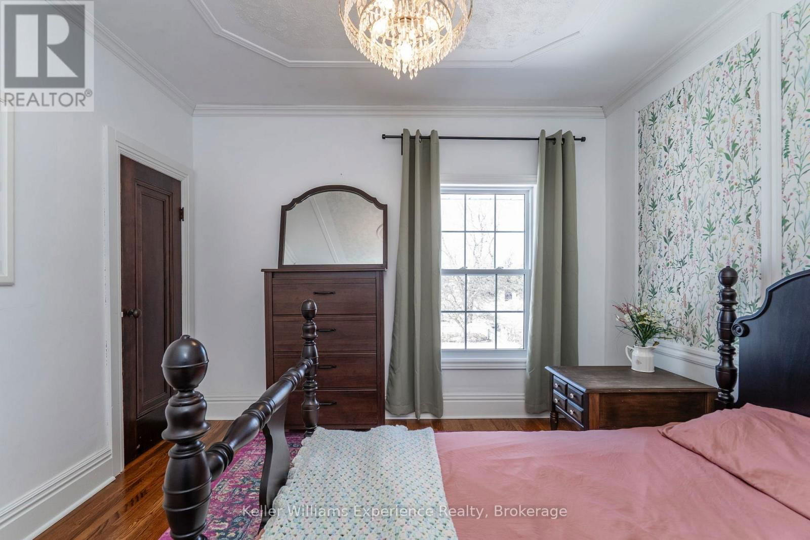 268 RUSSELL STREET Image 22
