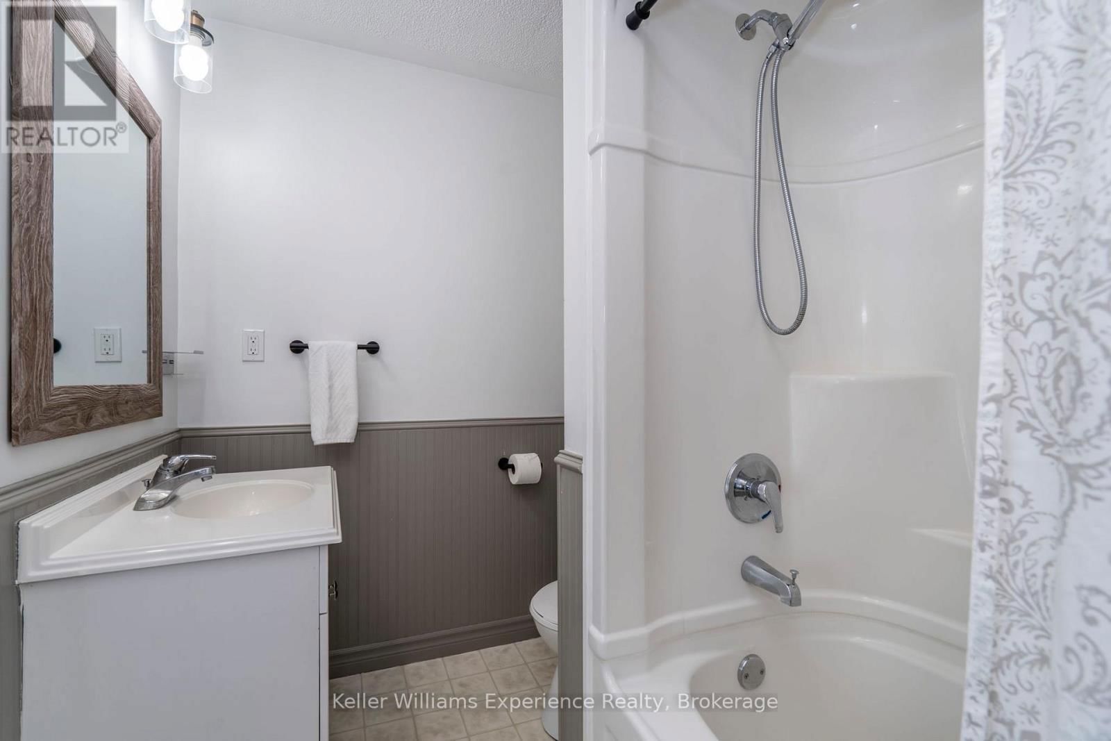 268 RUSSELL STREET Image 26