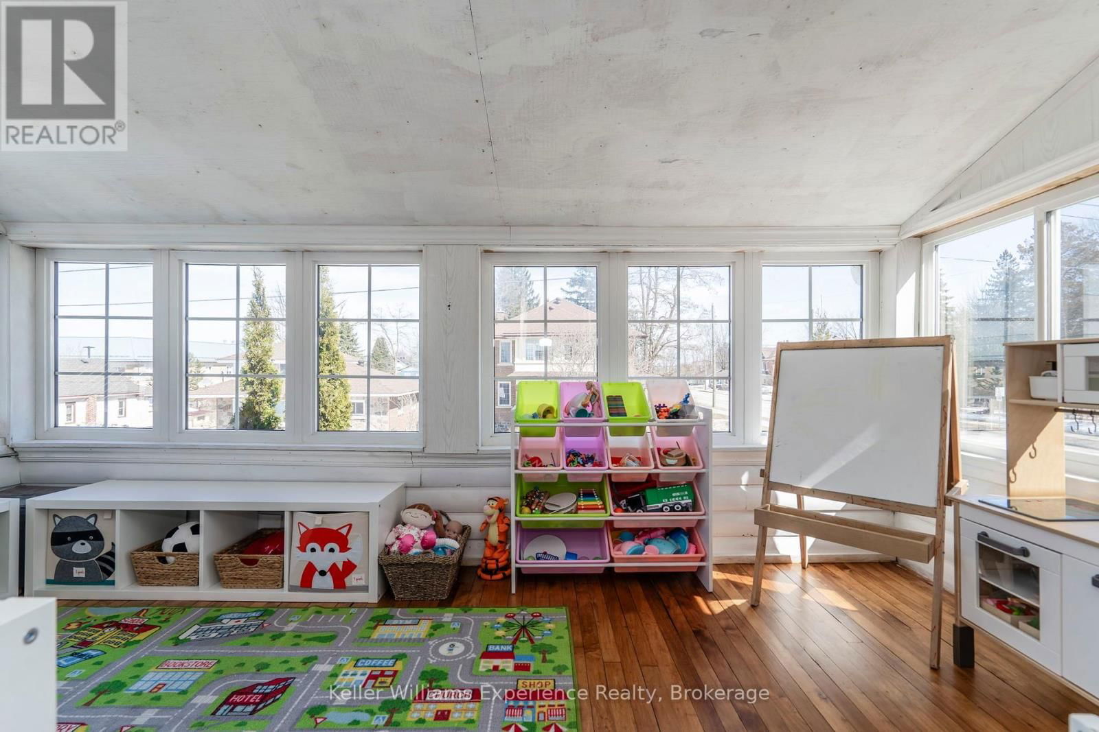 268 RUSSELL STREET Image 27