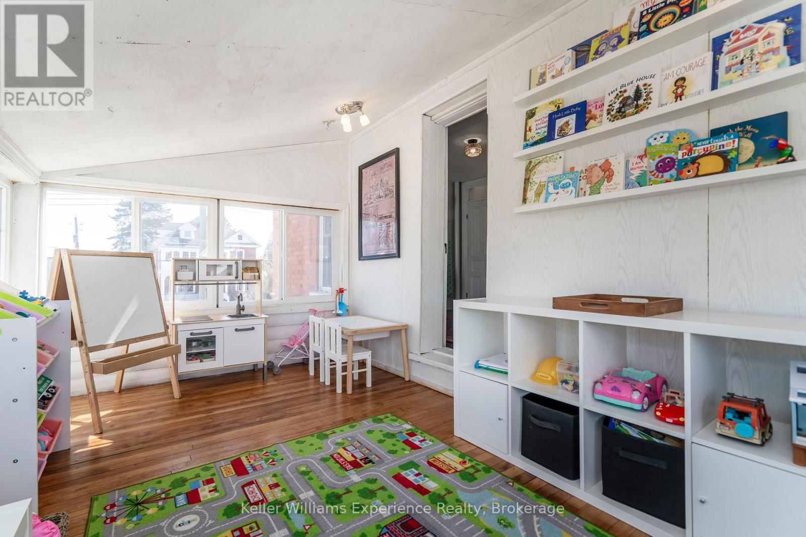 268 RUSSELL STREET Image 28