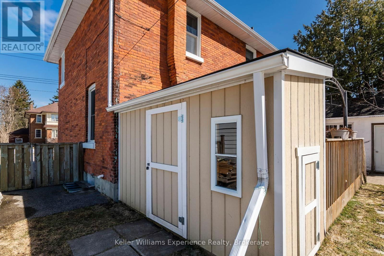 268 RUSSELL STREET Image 31