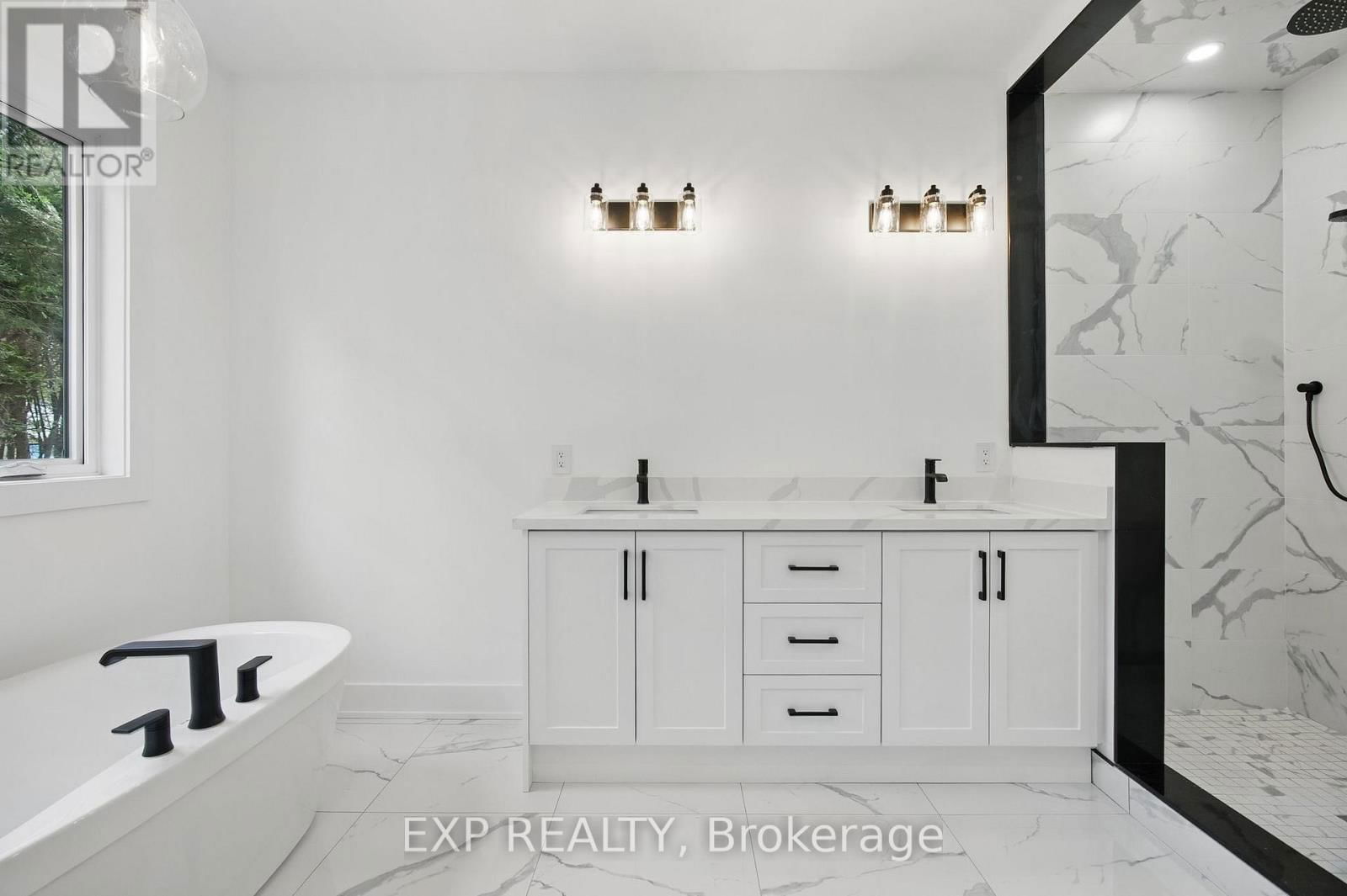 48 IROQUOIS CRESCENT Image 22