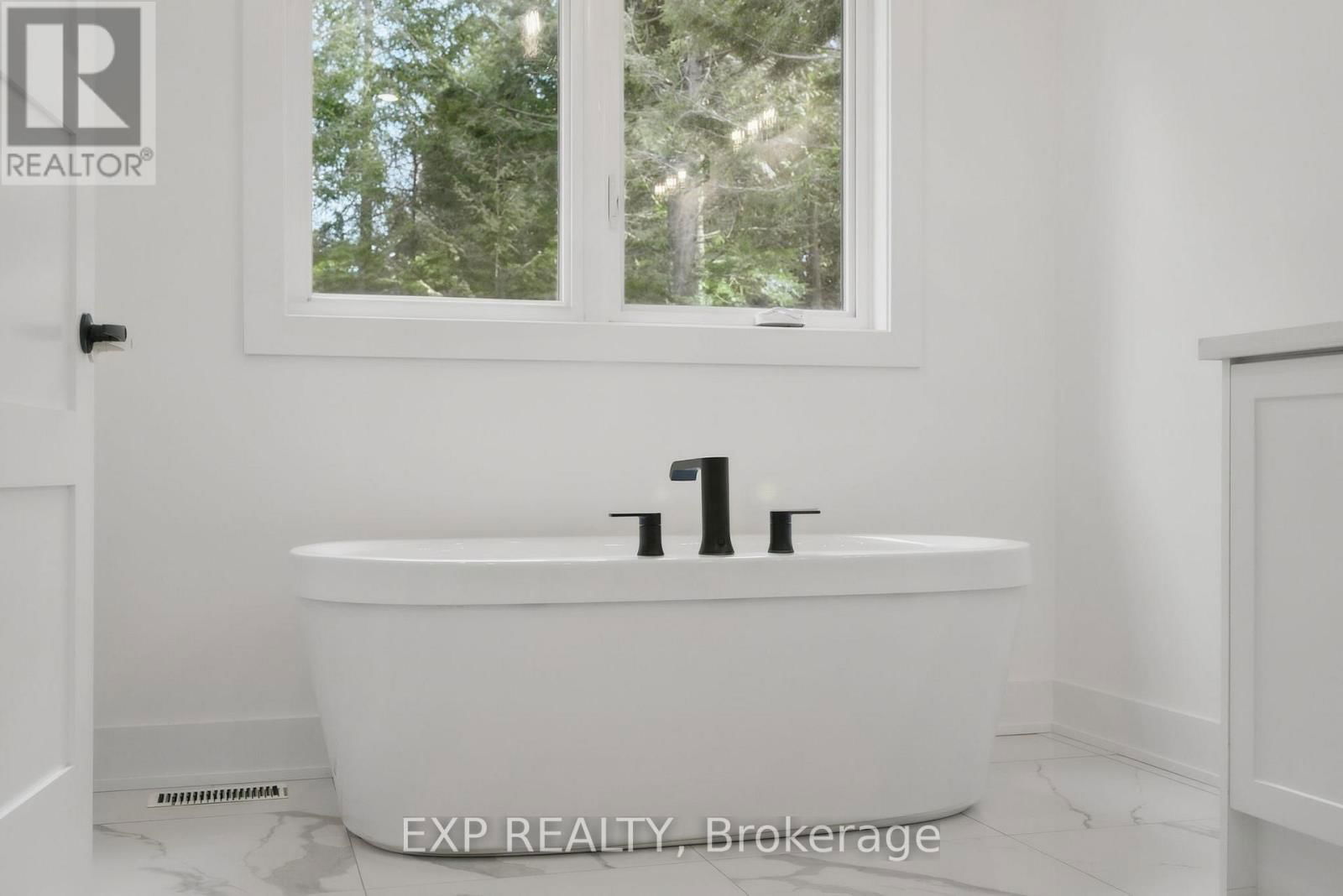 48 IROQUOIS CRESCENT Image 23