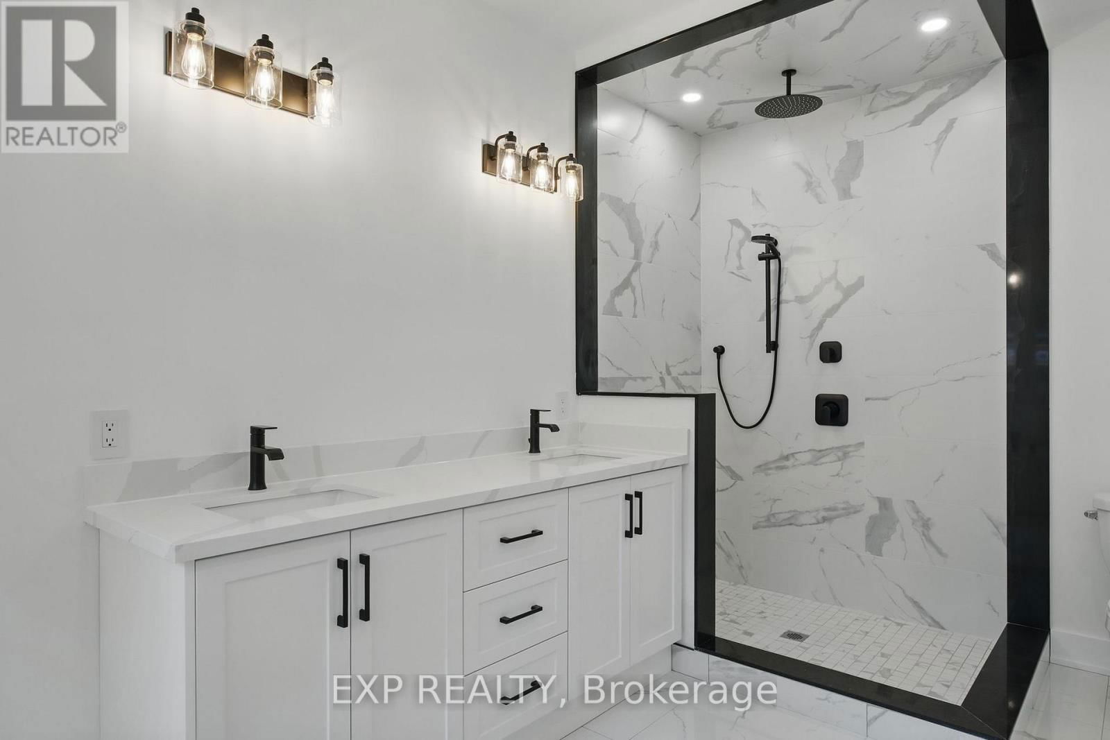 48 IROQUOIS CRESCENT Image 24