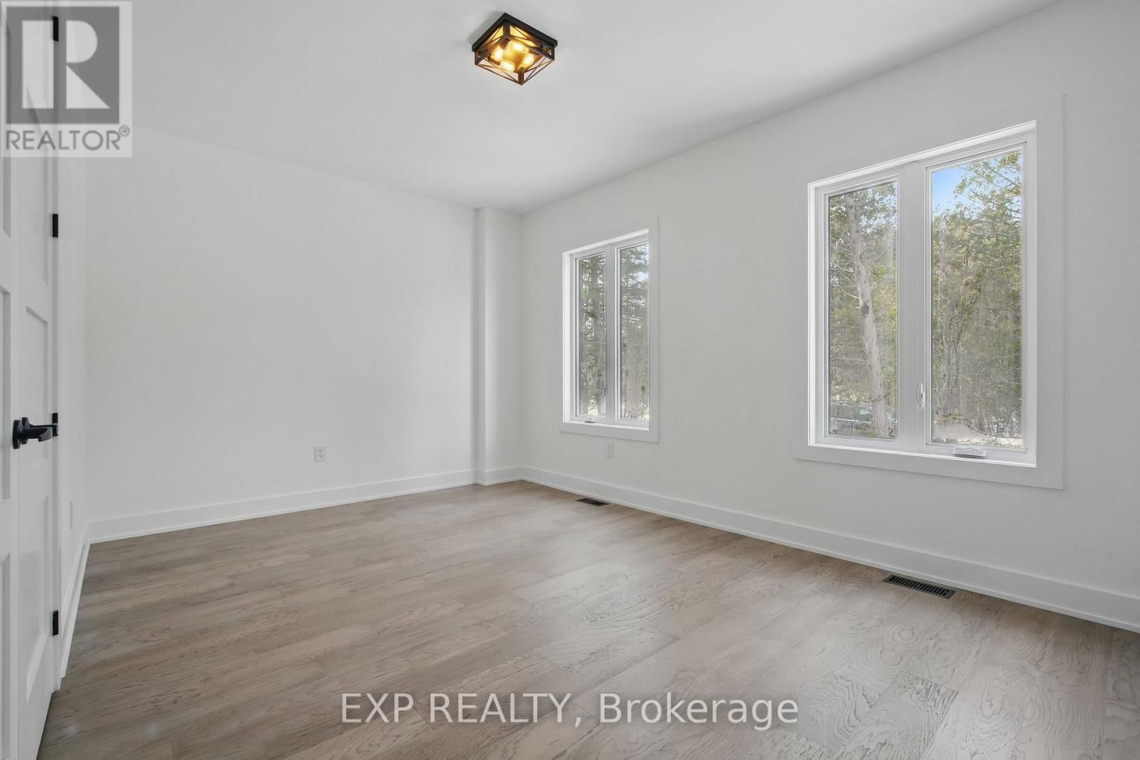 48 IROQUOIS CRESCENT Image 28