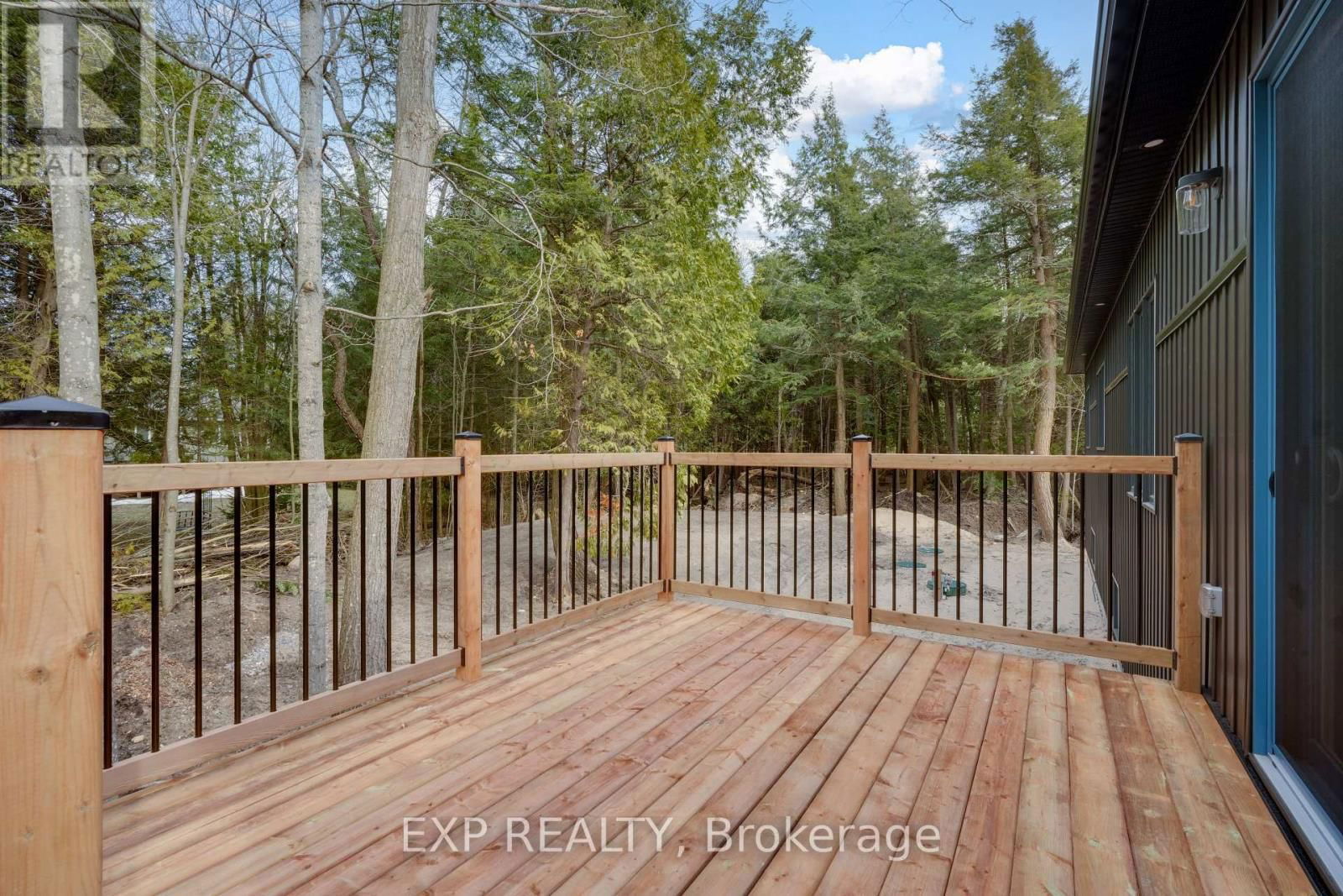 48 IROQUOIS CRESCENT Image 3