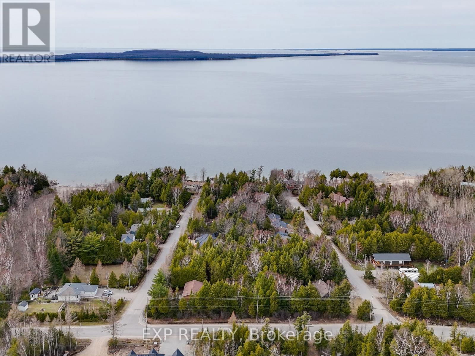 48 IROQUOIS CRESCENT Image 35