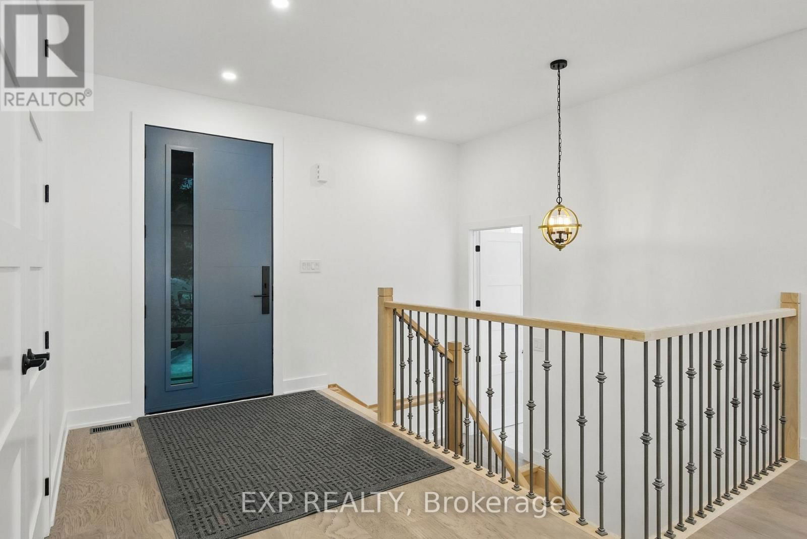 48 IROQUOIS CRESCENT Image 4