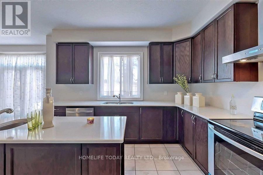71 LOCKERBIE CRESCENT Image 12