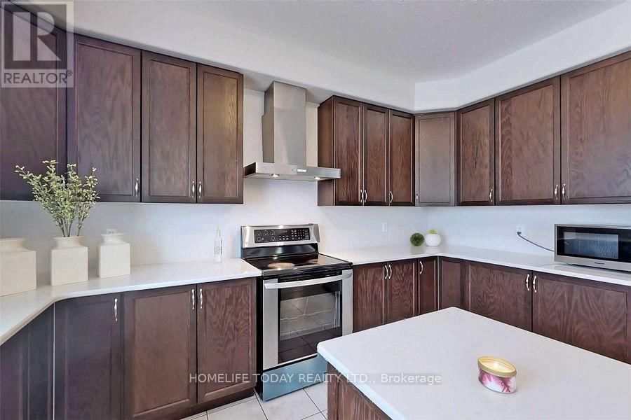 71 LOCKERBIE CRESCENT Image 13