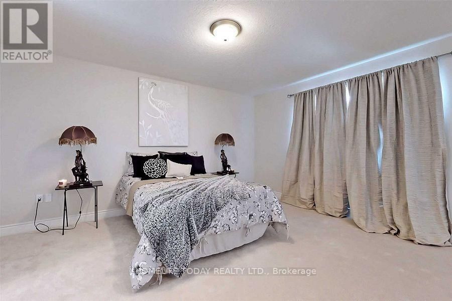 71 LOCKERBIE CRESCENT Image 25