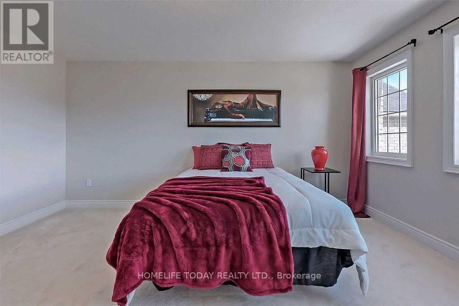 71 LOCKERBIE CRESCENT Image 30