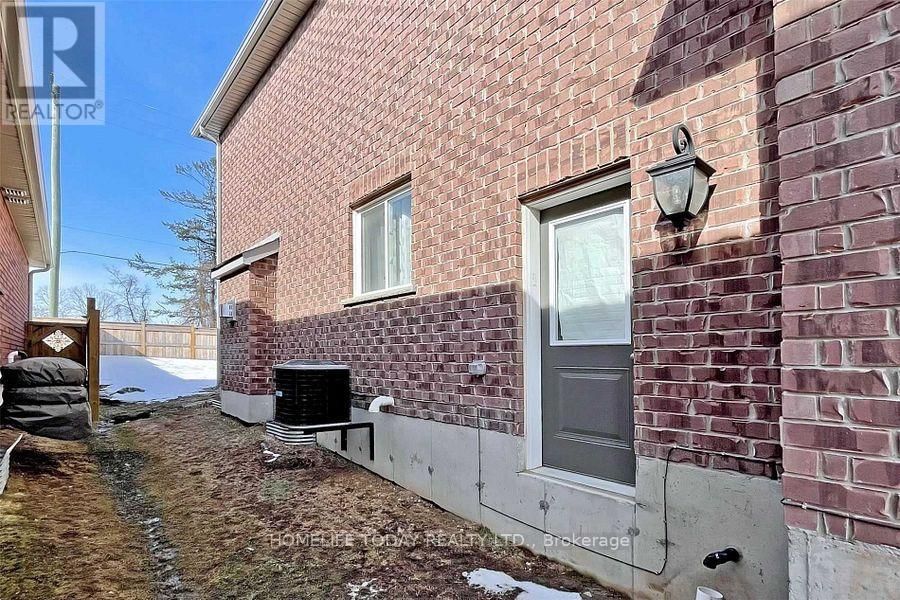 71 LOCKERBIE CRESCENT Image 33